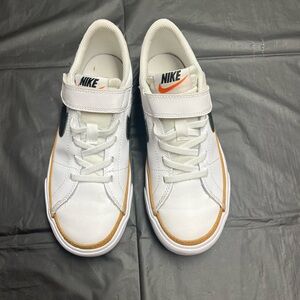 Nike Kids White and Gold Sneakers